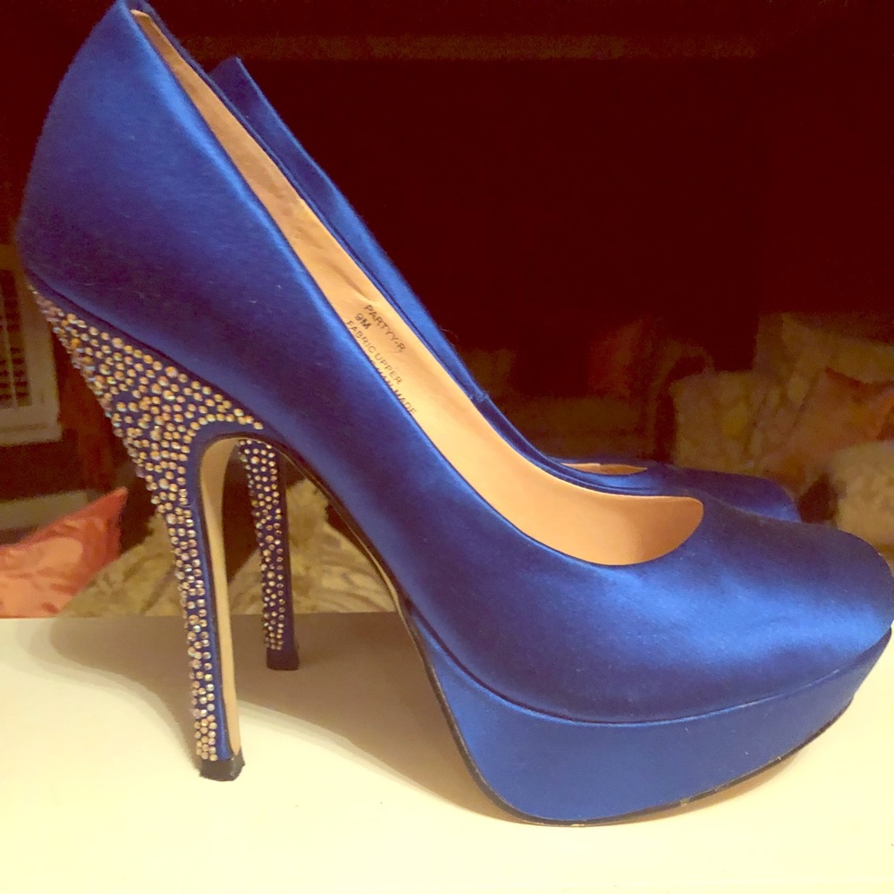 Beautiful Royal Blue Satin Pump Size 9M
